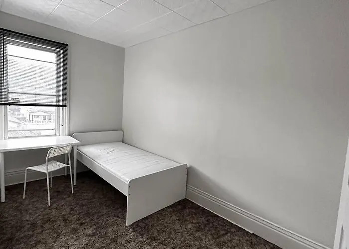 Rooms Available Downtown Winnipeg