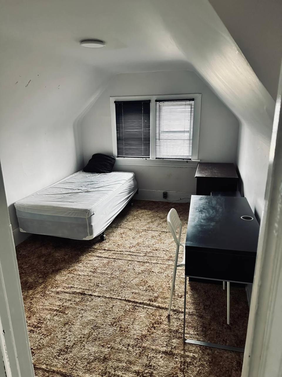 Available Downtown Guest house *